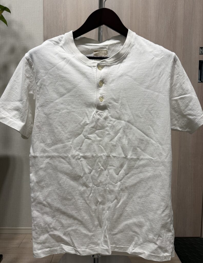 衣類スチーマーをかける前のTシャツ